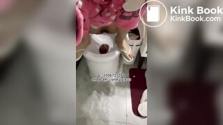 Beautiful women pooping in the toilet 152