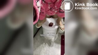 Beautiful women pooping in the toilet 152