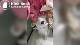 Beautiful women pooping in the toilet 152