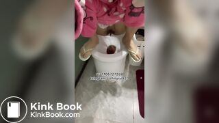 Beautiful women pooping in the toilet 152