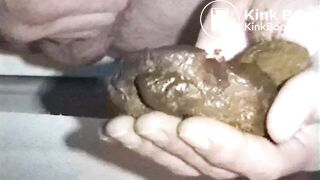 J'attrape ma crotte et j'éjacule dedans très fort