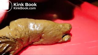 Décharge fécale, dégustation, inspiration, masturbation et éjaculation scato