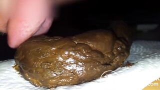 Grosse fournée intestinale en dégustation que j'arrose de sperme