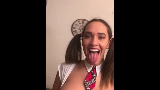 POV colegiala quiere verga con nata y recibe leche en la boca de regalo