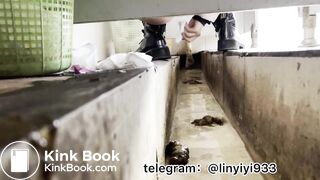 Beautiful women pooping in the toilet 160