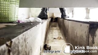 Beautiful women pooping in the toilet 160