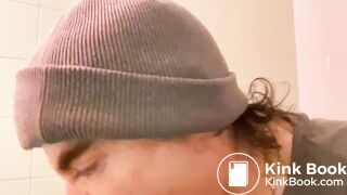 MALE EATING SHIT (Primate)