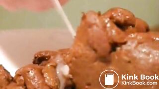 Boudin fécal sodomisant mon anus béant, sperme dégoulinant en gros plan