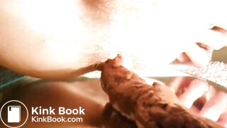 Caca sur un miroir, ma bite crache son sperme sur ce beau gros caca tout chaud