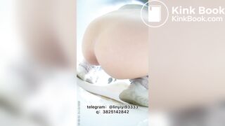 Girl pooping in toilet 008