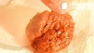 Je me vide le recum et je me vide les couilles sur mon caca