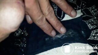 Trois éjaculations dans une très sale culotte