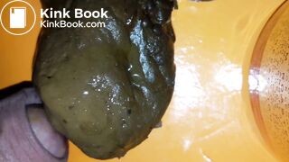 Vidange fécale consistante, dégustation étalage intégral, éjaculation scato