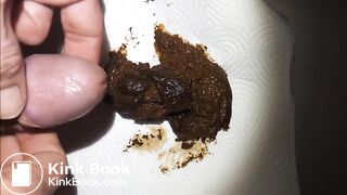 Grosse décharge fécale, masturbation et éjaculation scato