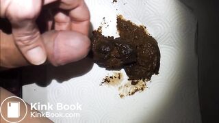 Grosse décharge fécale, masturbation et éjaculation scato