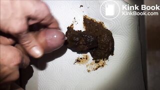 Grosse décharge fécale, masturbation et éjaculation scato