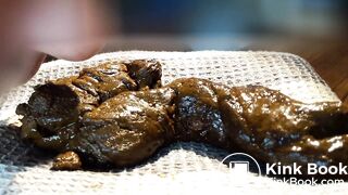 J'ai envie de jouer avec mon caca et me faire éjaculer pour toi