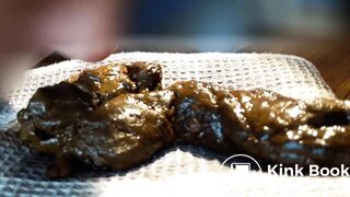 J'ai envie de jouer avec mon caca et me faire éjaculer pour toi