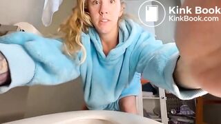 sexy ass girl poops in toilet for you