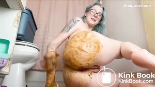 E-Girl Cutie Explains How Her Bowels Works