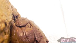 This is How a Fat Girl Shits