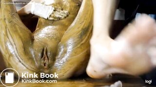 Messy scat play
