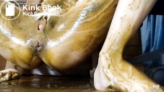 Messy scat play