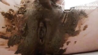 Filled pussy scat smear