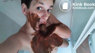 Beautiful milf eat and smear scat