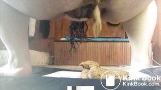 Bbw pooping on the floor