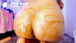 Nasty girl pooping and smearing on cam