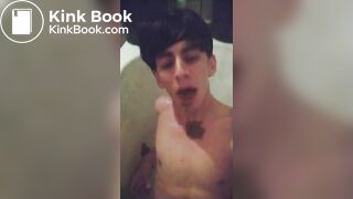 Scat Twink - Twink Cagando orinandose y eyaculando