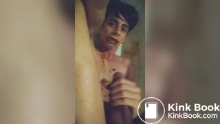 Scat Twink - Twink Cagando orinandose y eyaculando