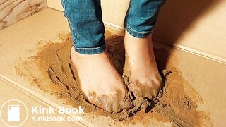 slowmotion pantyhose asian shitty feet