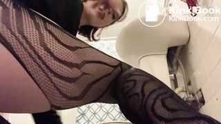 Dirty buttplug sucking