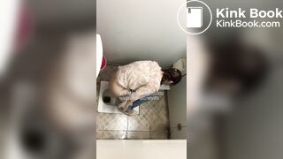 Beautiful women pooping in the toilet 74