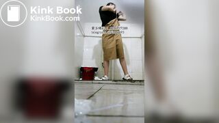 Beautiful women pooping in the toilet 82