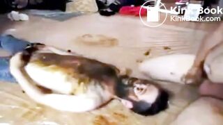 bear in jeans eats shit