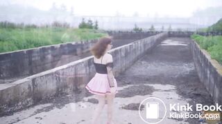 ON TOUR: Two cowshit pits one girl