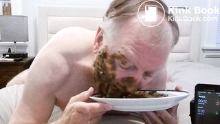 Shit eater Mike licking his shitpile for 5 minutes