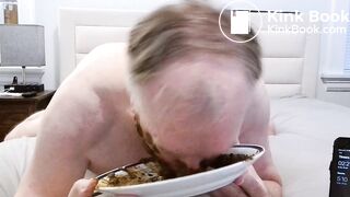 Shit eater Mike licking his shitpile for 5 minutes