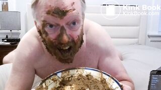 Shit eater Mike licking his shitpile for 5 minutes