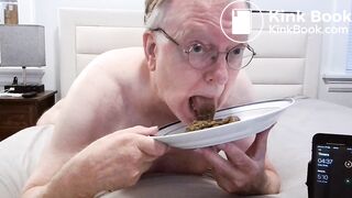 Shit eater Mike licking his shitpile for 5 minutes