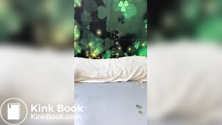 Ebony big booty twerk and plays with her shit/scat