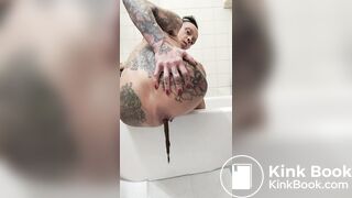 #Mommy #shits off the side of the #bathtub