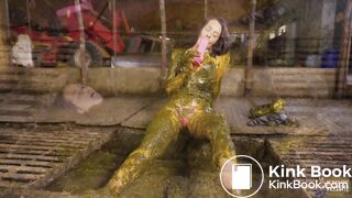 Brooke Maddison Dung Erotica 2 - Latex cowshit