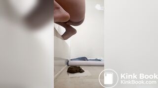 Twink precums from pushing out a huge floppy shit