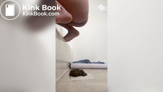 Twink precums from pushing out a huge floppy shit