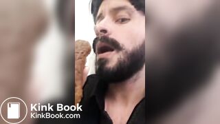 shit eater on the toilet