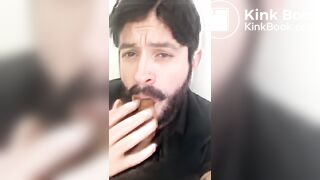 shit eater on the toilet